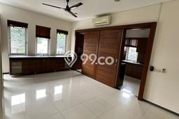 Rumah sewa siap huni 4 KT di Senopati, Jakarta Selatan Rumah sewa siap huni 4 KT di Senopati, Jakarta Selatan
