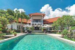Vila Kawasan , Dimensi 2000m2m², Cocok untuk tempat tinggal Anda Vila Kawasan , Dimensi 2000m2m², Cocok untuk tempat tinggal Anda