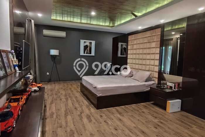 Rumah Elit LB 425m2 Siap Pakai Desain Elegan di Candi Golf, Semarang Rumah Elit LB 425m2 Siap Pakai Desain Elegan di Candi Golf, Semarang