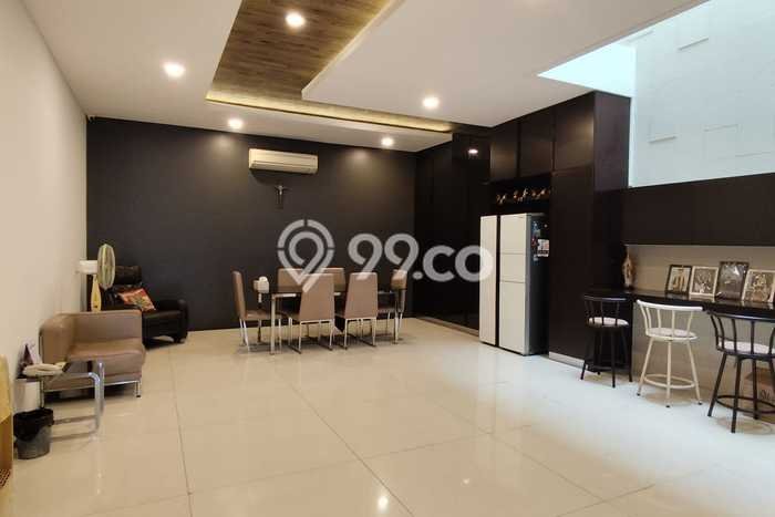 Rumah Elit LB 425m2 Siap Pakai Desain Elegan di Candi Golf, Semarang Rumah Elit LB 425m2 Siap Pakai Desain Elegan di Candi Golf, Semarang