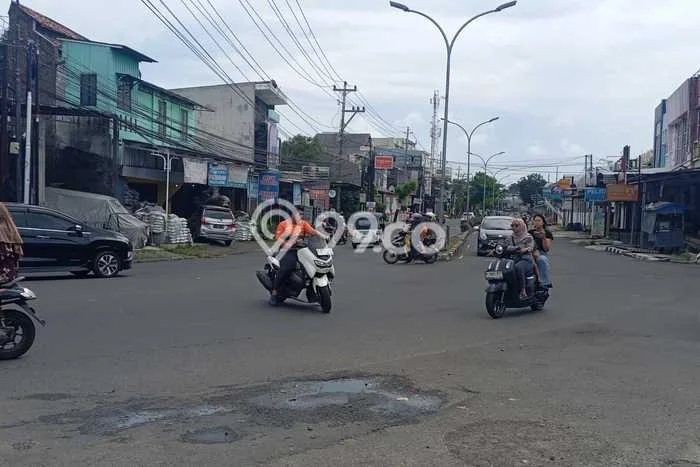Unit Ruko Dijual di Semarang LT 252m2 & LB 240m2 Unit Ruko Dijual di Semarang LT 252m2 & LB 240m2