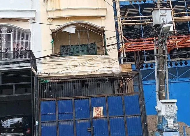 Ruko Dijual di Makassar LT 96m2 & LB 230m2 Lokasi Terbaik! Ruko Dijual di Makassar LT 96m2 & LB 230m2 Lokasi Terbaik!