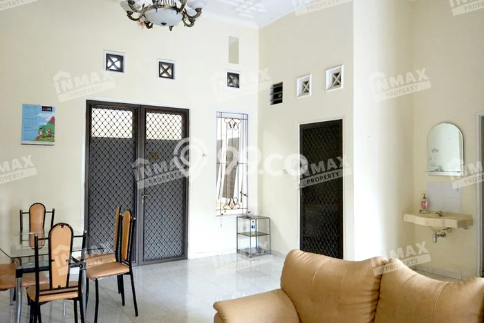 LOKASI TERBAIK! Rumah di , 2 KM, Area Premium, LT 120m2m² Bangunan 105m2m² LOKASI TERBAIK! Rumah di , 2 KM, Area Premium, LT 120m2m² Bangunan 105m2m²