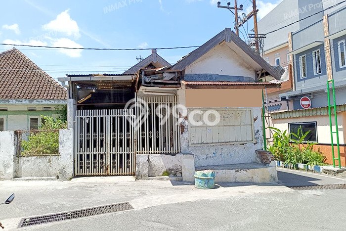 Rumah Strategis Pisang Candi, Malang, LT 337m2m² Bangunan 300m2m² Rumah Strategis Pisang Candi, Malang, LT 337m2m² Bangunan 300m2m²