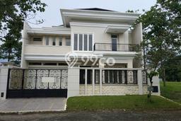 Rumah Elit Modern Tanpa Renovasi di Araya Malang Rumah Elit Modern Tanpa Renovasi di Araya Malang