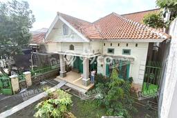 Rumah Elit LB 300m2 Siap Pakai Desain Elegan di Araya, Malang Rumah Elit LB 300m2 Siap Pakai Desain Elegan di Araya, Malang