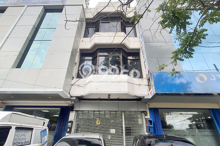 Ruko untuk disewa di Blimbing punya LT 80m2 & LB 204m2 harga sewa kompetitif Ruko untuk disewa di Blimbing punya LT 80m2 & LB 204m2 harga sewa kompetitif