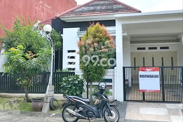 Lokasi strategis! Rumah siap pakai disewakan di Lowokwaru LB 200m2 Lokasi strategis! Rumah siap pakai disewakan di Lowokwaru LB 200m2
