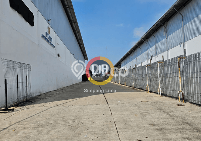 Gudang Disewa di Semarang dengan LB 8326m2 Area Komersial Ramai Gudang Disewa di Semarang dengan LB 8326m2 Area Komersial Ramai