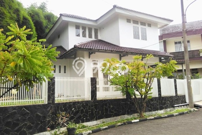 Sewa Rumah Murah di Bintaro Tangerang Selatan dengan 4 Kamar Tidur Sewa Rumah Murah di Bintaro Tangerang Selatan dengan 4 Kamar Tidur