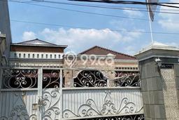 Siap Huni Hunian Elit 8 Kamar di Cipayung Dekat ke Mana Pun Siap Huni Hunian Elit 8 Kamar di Cipayung Dekat ke Mana Pun