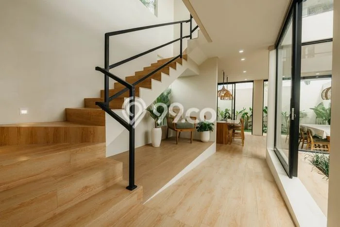 LOKASI TERBAIK! Vila Kawasan , Dimensi 260m2m², Area Strategis dengan akses bagus LOKASI TERBAIK! Vila Kawasan , Dimensi 260m2m², Area Strategis dengan akses bagus