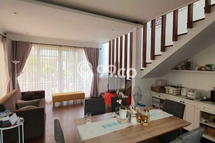 Rumah 4 KT 3 KM di Lokasi Strategis Geger Kalong, Bandung Rumah 4 KT 3 KM di Lokasi Strategis Geger Kalong, Bandung