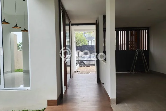 Rumah Mewah LB 330m2 Siap Huni Desain Elegan di Setiabudi, Bandung Rumah Mewah LB 330m2 Siap Huni Desain Elegan di Setiabudi, Bandung