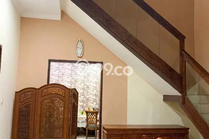 Rumah Luxury Modern Tanpa Renovasi di Ketintang Surabaya Rumah Luxury Modern Tanpa Renovasi di Ketintang Surabaya