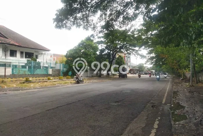 Sewa Rumah Strategis LT 1060m2 / LB 1059m2 di Kupang, Surabaya Sewa Rumah Strategis LT 1060m2 / LB 1059m2 di Kupang, Surabaya