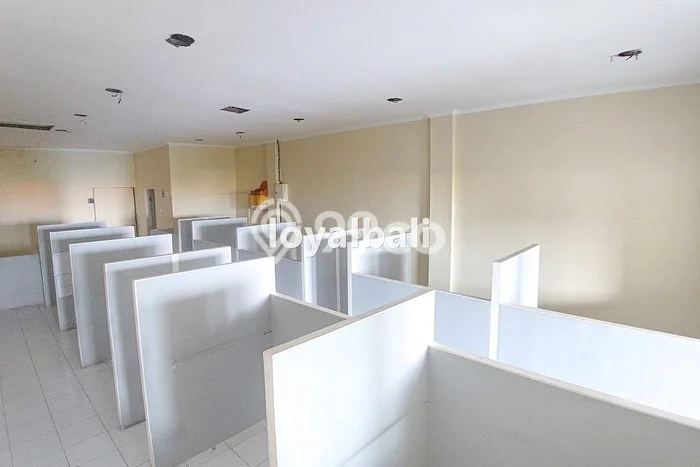 Ruko Kawasan Legian, Luas 270m², Area Bisnis, Disewakan Ruko Kawasan Legian, Luas 270m², Area Bisnis, Disewakan
