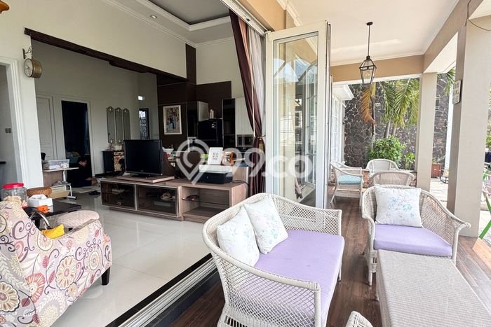 FOR SALE! Vila Kawasan , Area 350m2m², Posisi Strategis FOR SALE! Vila Kawasan , Area 350m2m², Posisi Strategis