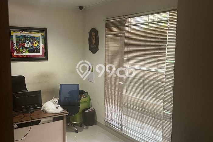 HARGA TERBAIK! Rumah Premium di Singgasana, Luas 200m² Bangunan 300m² HARGA TERBAIK! Rumah Premium di Singgasana, Luas 200m² Bangunan 300m²