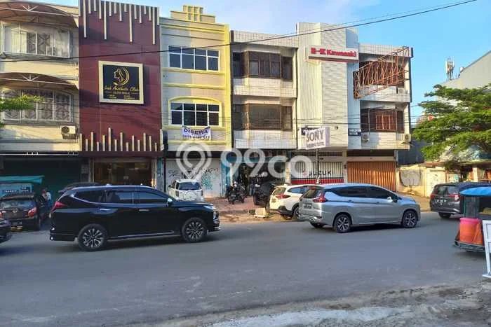 Ruko Disewa di Makassar dengan LB 283m2 Area Komersial Ramai Ruko Disewa di Makassar dengan LB 283m2 Area Komersial Ramai