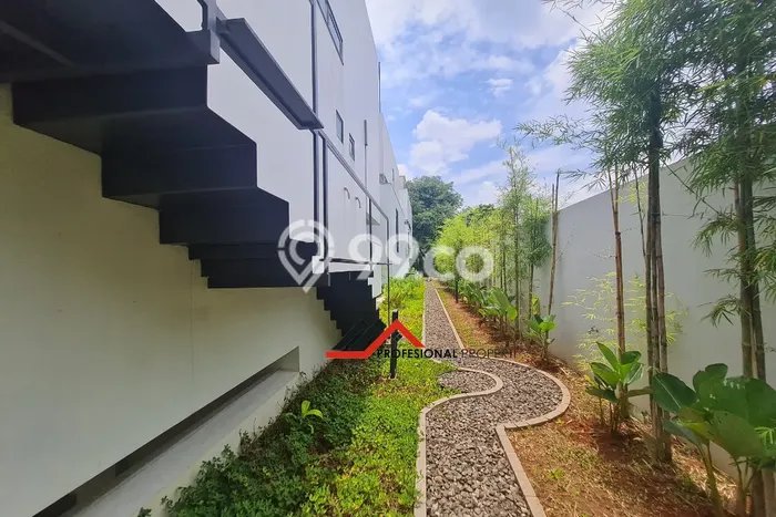 Ready to Use! Luxury House LT 1070m2 Desain Modern di Ampera Ready to Use! Luxury House LT 1070m2 Desain Modern di Ampera