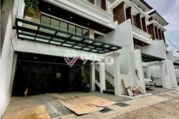 Rumah Eksklusif Siap Huni LT 180m2 di Cilandak, Jakarta Selatan Rumah Eksklusif Siap Huni LT 180m2 di Cilandak, Jakarta Selatan