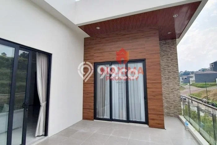 Dijual Rumah Luas Elegan Dengan View Cantik di Candi Golf, Semarang Dijual Rumah Luas Elegan Dengan View Cantik di Candi Golf, Semarang