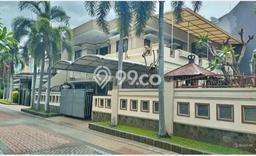 Rumah Mewah LB 340m2 Siap Huni Desain Elegan di Citraland, Surabaya Rumah Mewah LB 340m2 Siap Huni Desain Elegan di Citraland, Surabaya