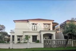 Rumah Mewah LB 240m2 Siap Huni Desain Elegan di Citraland, Surabaya Rumah Mewah LB 240m2 Siap Huni Desain Elegan di Citraland, Surabaya