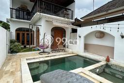 Vila Kawasan Kediri, Dimensi 400m2m², Ideal untuk tempat tinggal keluarga Vila Kawasan Kediri, Dimensi 400m2m², Ideal untuk tempat tinggal keluarga