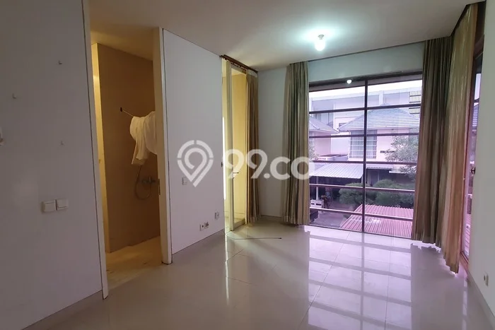 Rumah area Pakuwon Indah, 3 KT, Dekat Pusat Kota, Luas 128m2m² Bangunan 150m2m² Rumah area Pakuwon Indah, 3 KT, Dekat Pusat Kota, Luas 128m2m² Bangunan 150m2m²