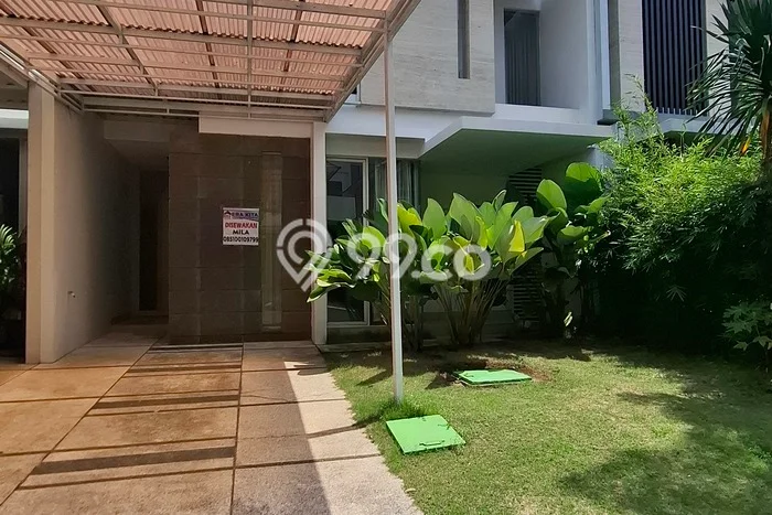 HUNIAN IMPIAN! Rumah di Pakuwon Indah, 3 KT, Free Banjir, LT 128m2m² LB 160m2m² HUNIAN IMPIAN! Rumah di Pakuwon Indah, 3 KT, Free Banjir, LT 128m2m² LB 160m2m²