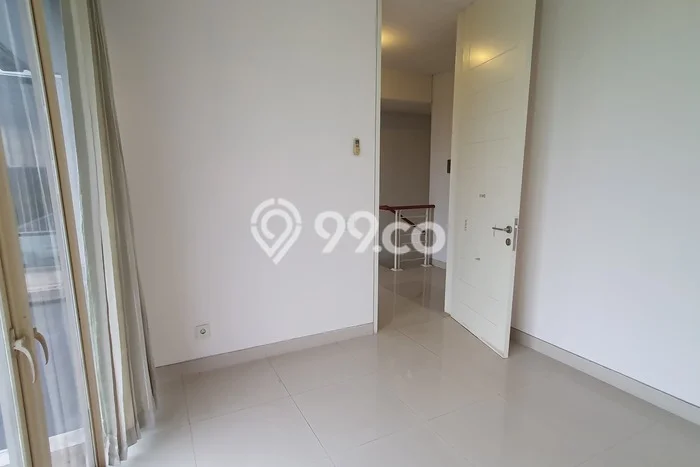 Rumah area Pakuwon Indah, 3 KT, Dekat Pusat Kota, Luas 128m2m² Bangunan 150m2m² Rumah area Pakuwon Indah, 3 KT, Dekat Pusat Kota, Luas 128m2m² Bangunan 150m2m²