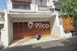 Rumah Cantik Siap Pakai Di Tebet Luas 150m2 Lokasi Strategis Rumah Cantik Siap Pakai Di Tebet Luas 150m2 Lokasi Strategis