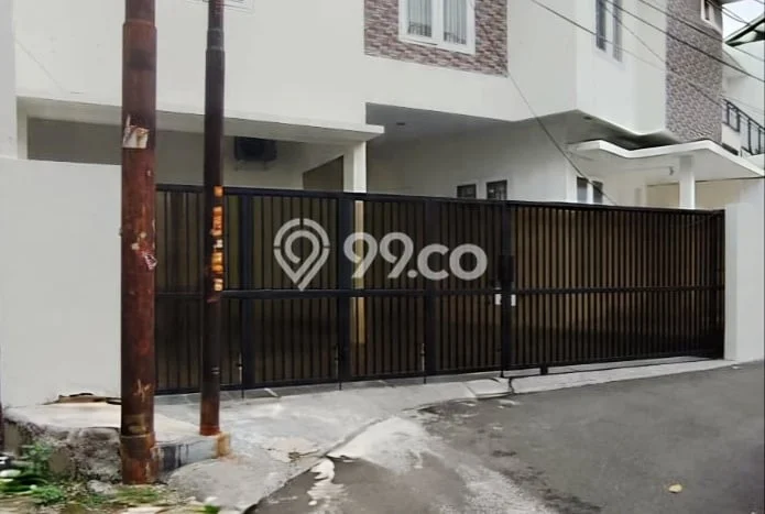HUNIAN IMPIAN! Rumah di Tebet, 3 KT, Bebas Macet, Luas 130m2m² LB 200m2m² HUNIAN IMPIAN! Rumah di Tebet, 3 KT, Bebas Macet, Luas 130m2m² LB 200m2m²