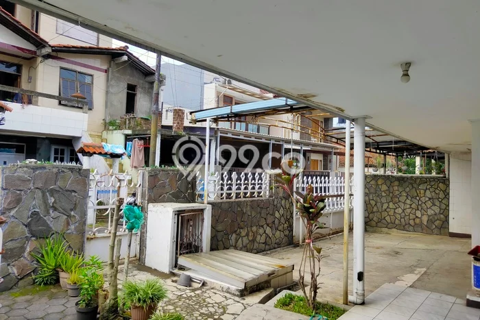 Lokasi strategis! Rumah siap huni dikontrakkan di Regol LB 450m2 Lokasi strategis! Rumah siap huni dikontrakkan di Regol LB 450m2