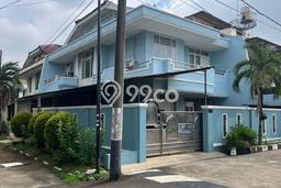 Rumah Mewah LB 230m2 Siap Pakai Desain Elegan di Kedoya Utara, Jakarta Barat Rumah Mewah LB 230m2 Siap Pakai Desain Elegan di Kedoya Utara, Jakarta Barat