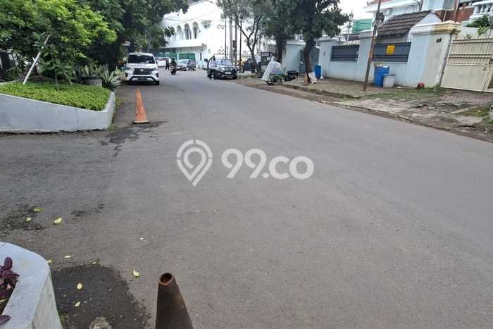 Dijual Rumah Luas Elegan Dengan View Cantik di Raya Darmo, Surabaya Dijual Rumah Luas Elegan Dengan View Cantik di Raya Darmo, Surabaya