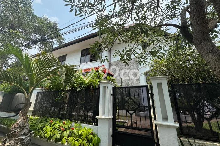 Rumah Luxury Modern Tanpa Renovasi di Pejaten Jakarta Selatan Rumah Luxury Modern Tanpa Renovasi di Pejaten Jakarta Selatan