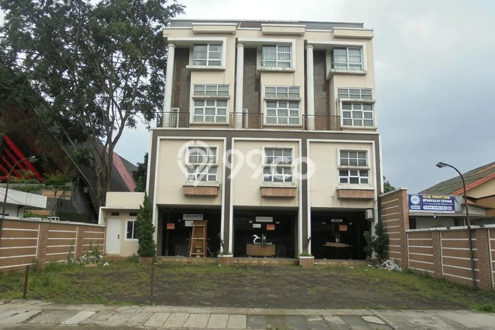 Ruko Dijual di Jakarta Selatan LT 451m2 & LB 700m2 Lokasi Terbaik! Ruko Dijual di Jakarta Selatan LT 451m2 & LB 700m2 Lokasi Terbaik!