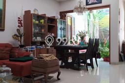 Dijual Cepat Rumah dengan 4 Kamar Tidur dan 4 Kamar Mandi di Area Antapani, Bandung Dijual Cepat Rumah dengan 4 Kamar Tidur dan 4 Kamar Mandi di Area Antapani, Bandung