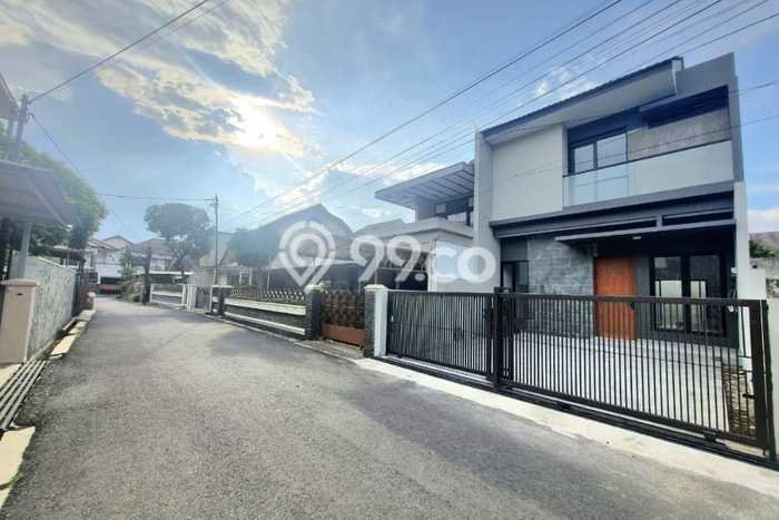 Rumah Modern 4 KT LT 120m2 di Buah Batu Rumah Modern 4 KT LT 120m2 di Buah Batu