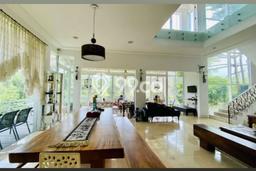 Ready to Use! Luxury House LT 258m2 Desain Modern di Cigadung Ready to Use! Luxury House LT 258m2 Desain Modern di Cigadung