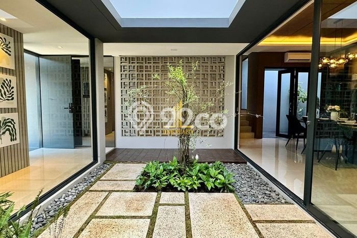 Jual Rumah Mewah Elegan Dengan View Cantik di Summarecon Bandung, Bandung Jual Rumah Mewah Elegan Dengan View Cantik di Summarecon Bandung, Bandung