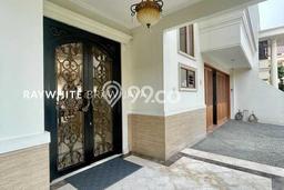 Ready to Use! Luxury House LT 521m2 Desain Modern di Kemang Ready to Use! Luxury House LT 521m2 Desain Modern di Kemang