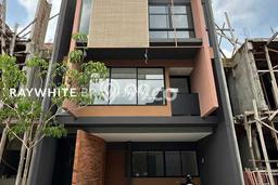 Ready to Use! Premium House LT 125m2 Desain Elegan di Ampera Ready to Use! Premium House LT 125m2 Desain Elegan di Ampera