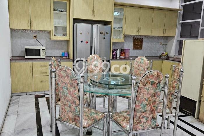 Hunian Mewah Dijual LT 240m2 di Kebon Jeruk, Jakarta Barat Hunian Mewah Dijual LT 240m2 di Kebon Jeruk, Jakarta Barat