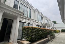 Rumah Elit Modern Tanpa Renovasi di Kemang Jakarta Selatan Rumah Elit Modern Tanpa Renovasi di Kemang Jakarta Selatan