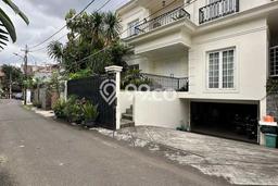 Siap Huni Rumah Mewah 4 Kamar di Kebayoran Baru Dekat ke Mana Saja Siap Huni Rumah Mewah 4 Kamar di Kebayoran Baru Dekat ke Mana Saja