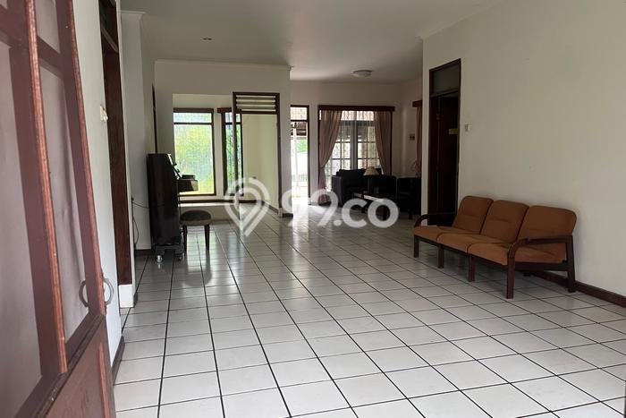 Dijual Rumah Luas Elegan Dengan View Cantik di Bintaro, Jakarta Selatan Dijual Rumah Luas Elegan Dengan View Cantik di Bintaro, Jakarta Selatan
